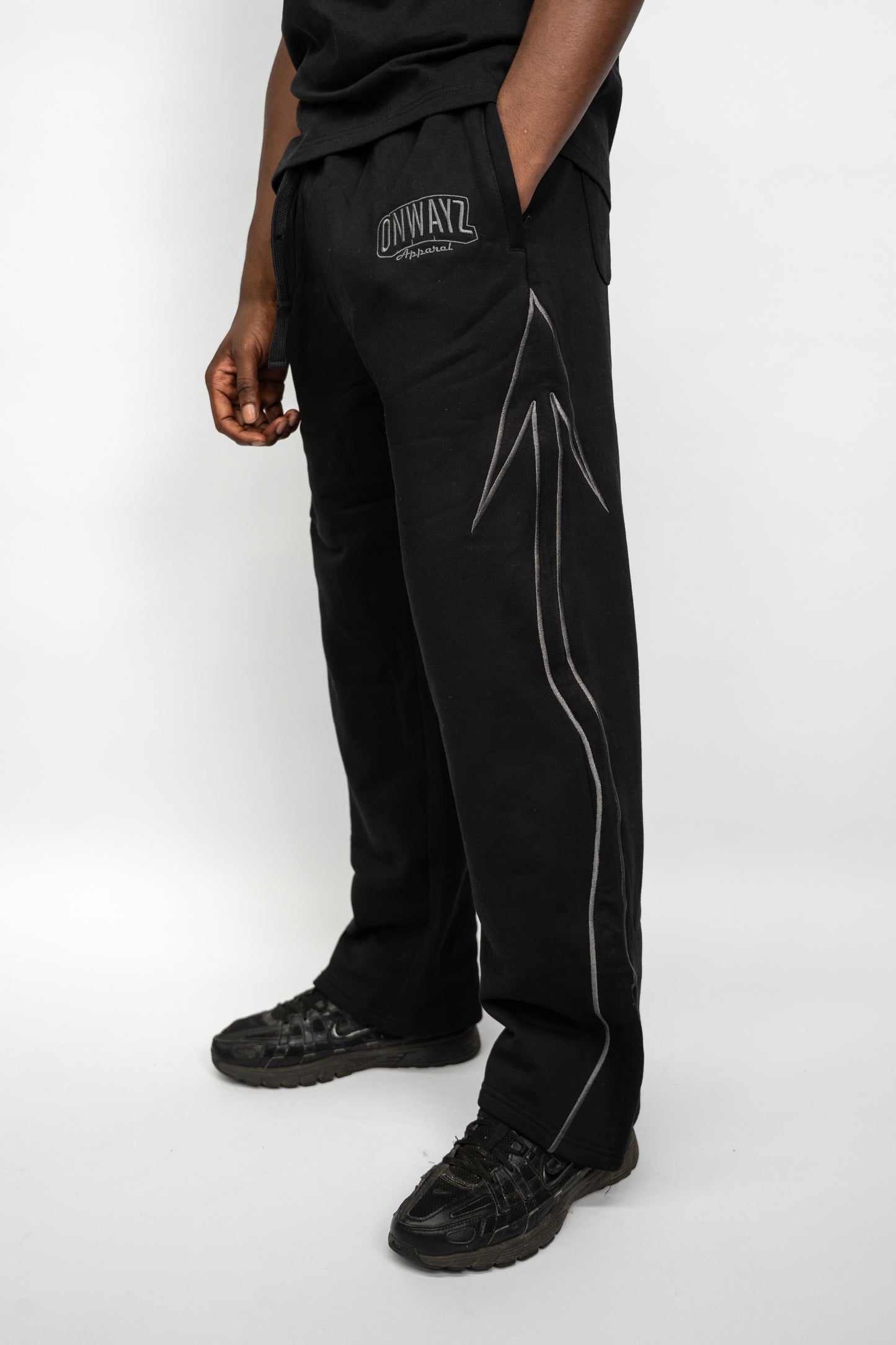 Arrow Sweatpants - Triple Black