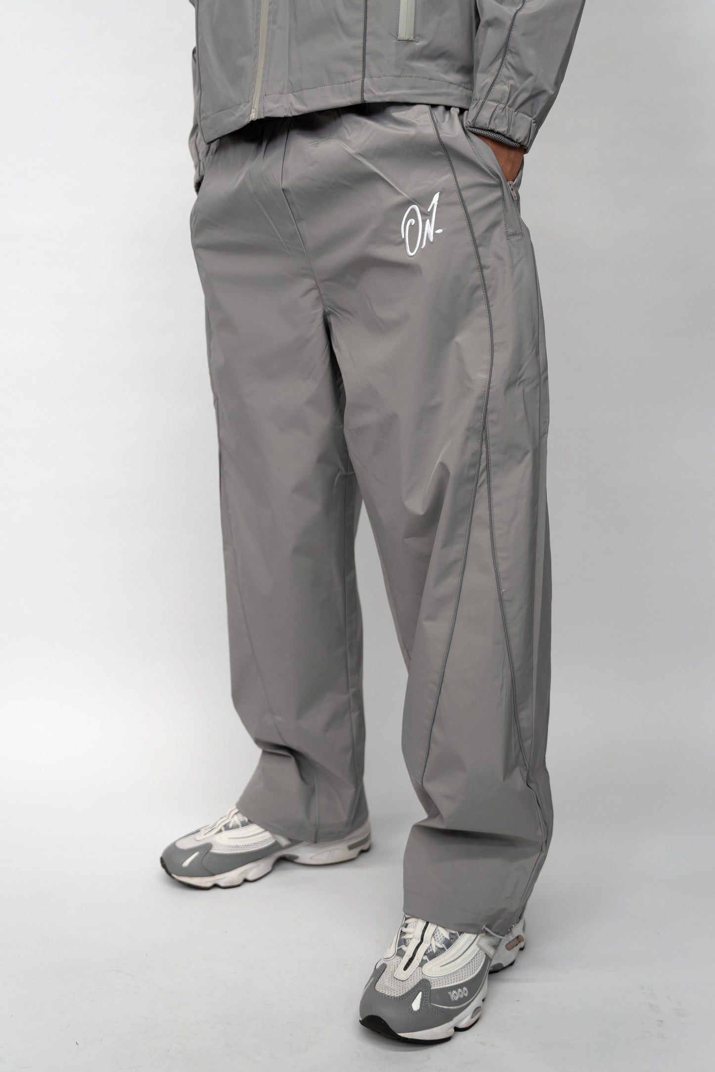 Arrow Windbreaker Pants - Grey