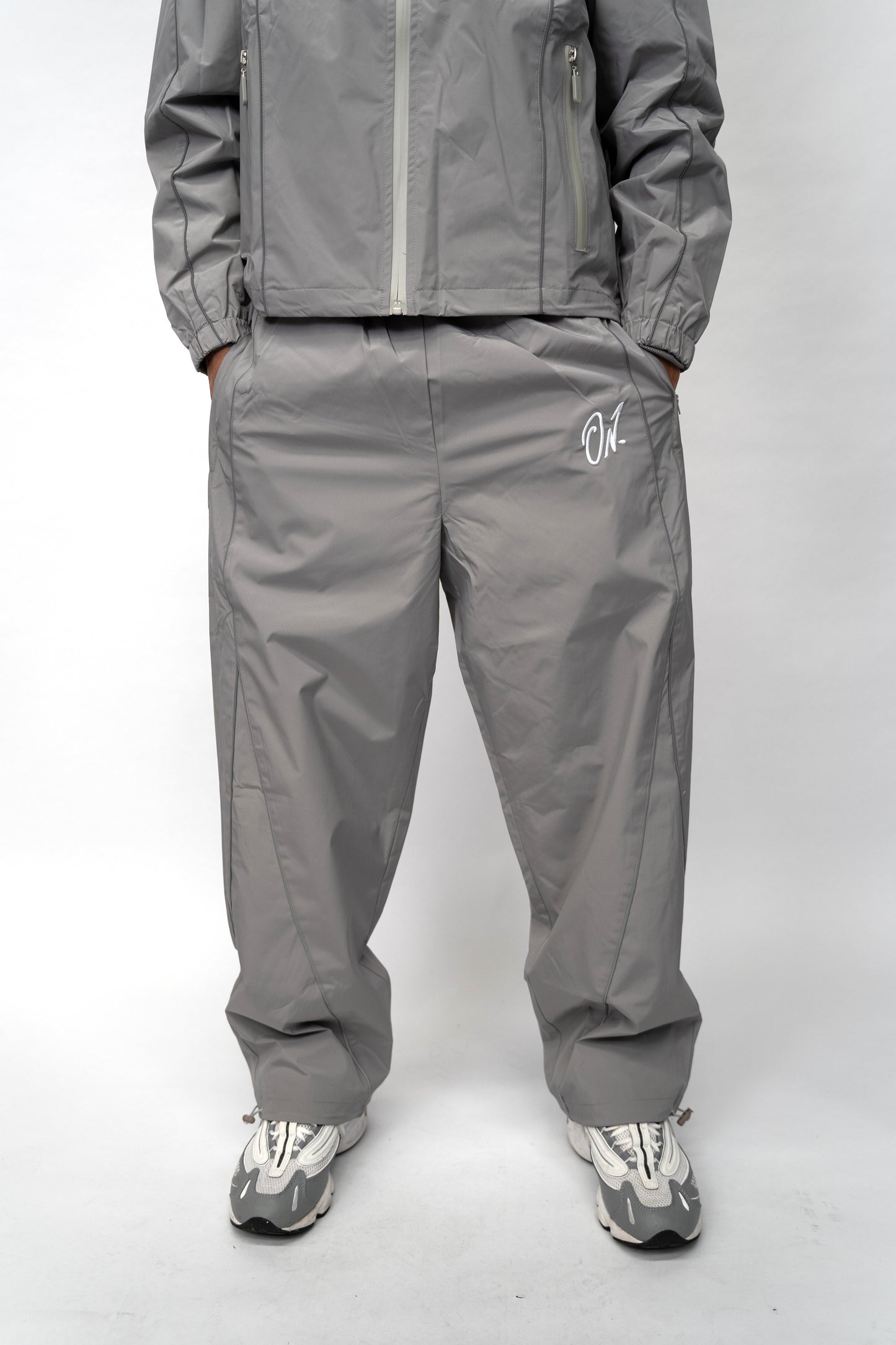 Arrow Windbreaker Pants - Grey