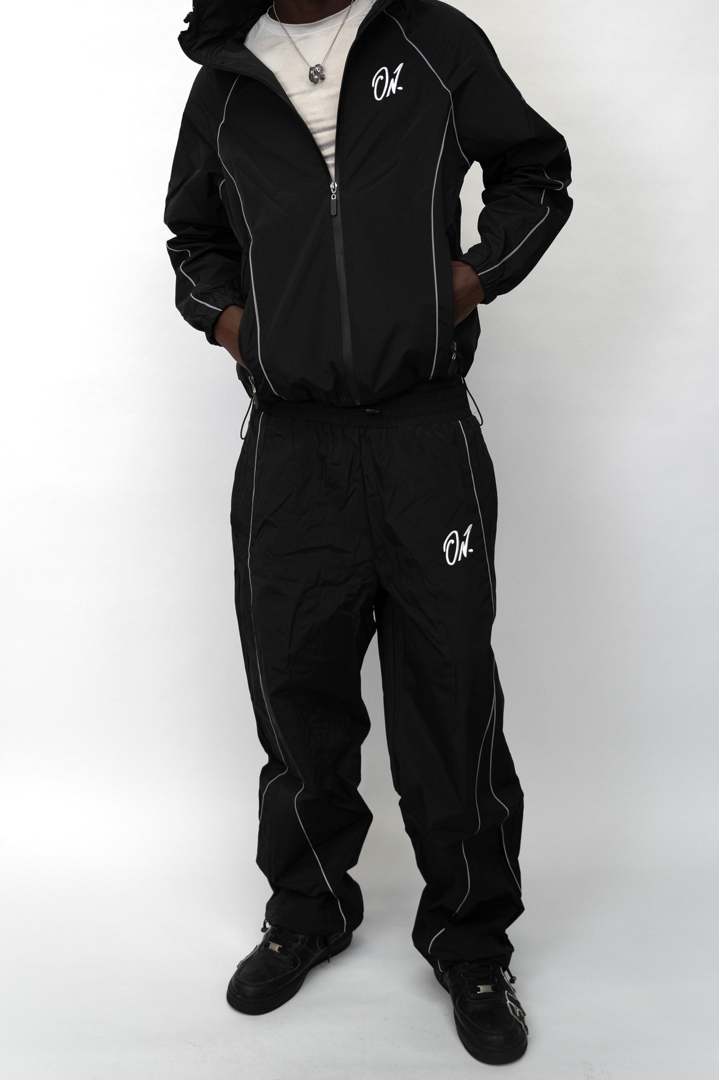 Arrow Windbreaker Pants - Black