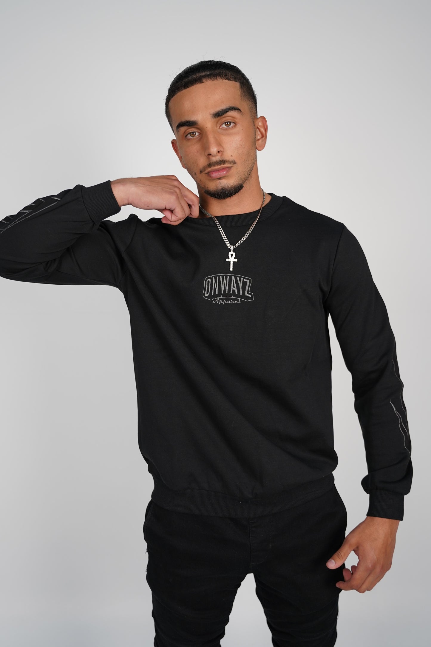 Arrow Script Crewneck - Triple Black