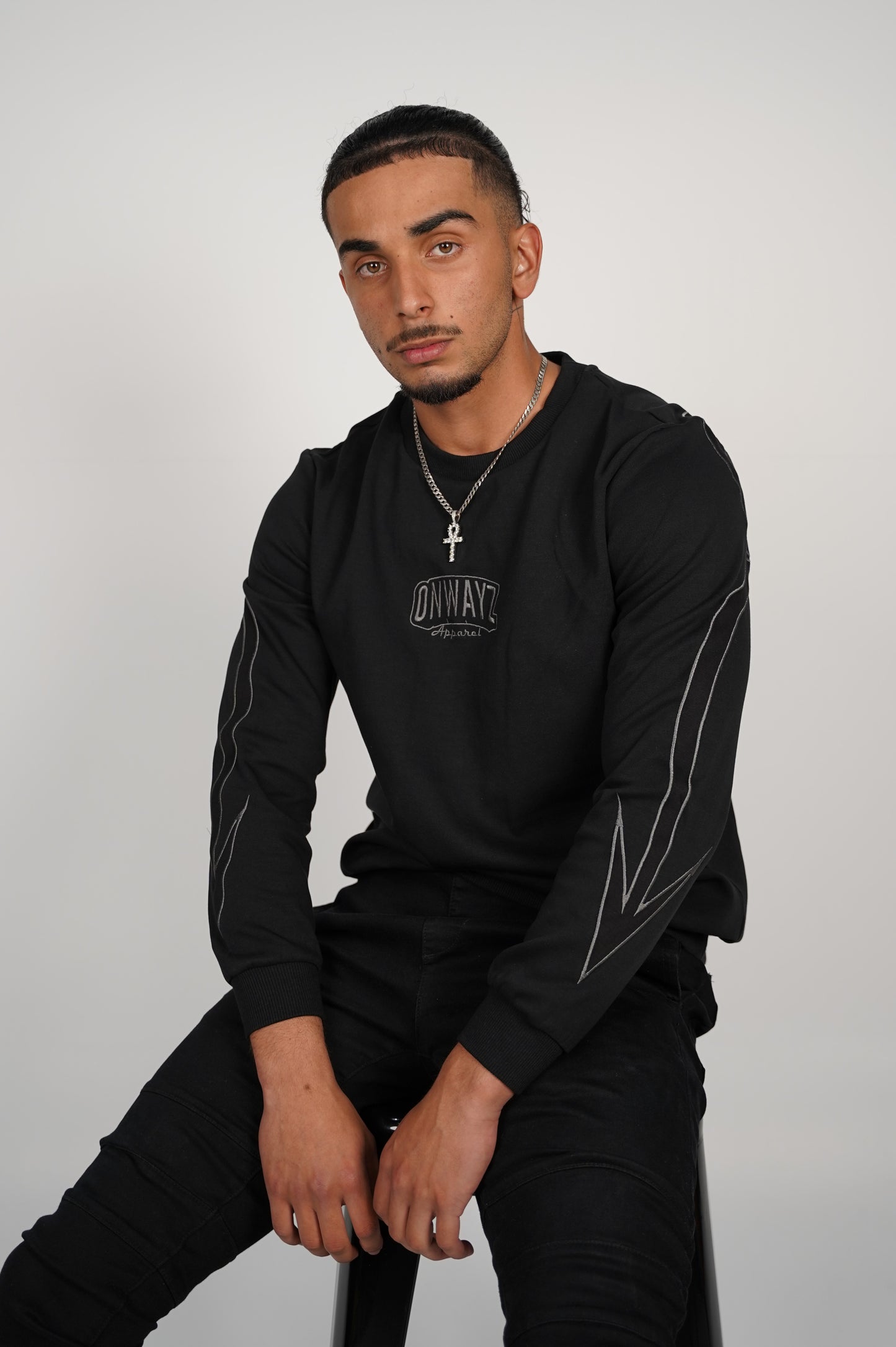 Arrow Script Crewneck - Triple Black