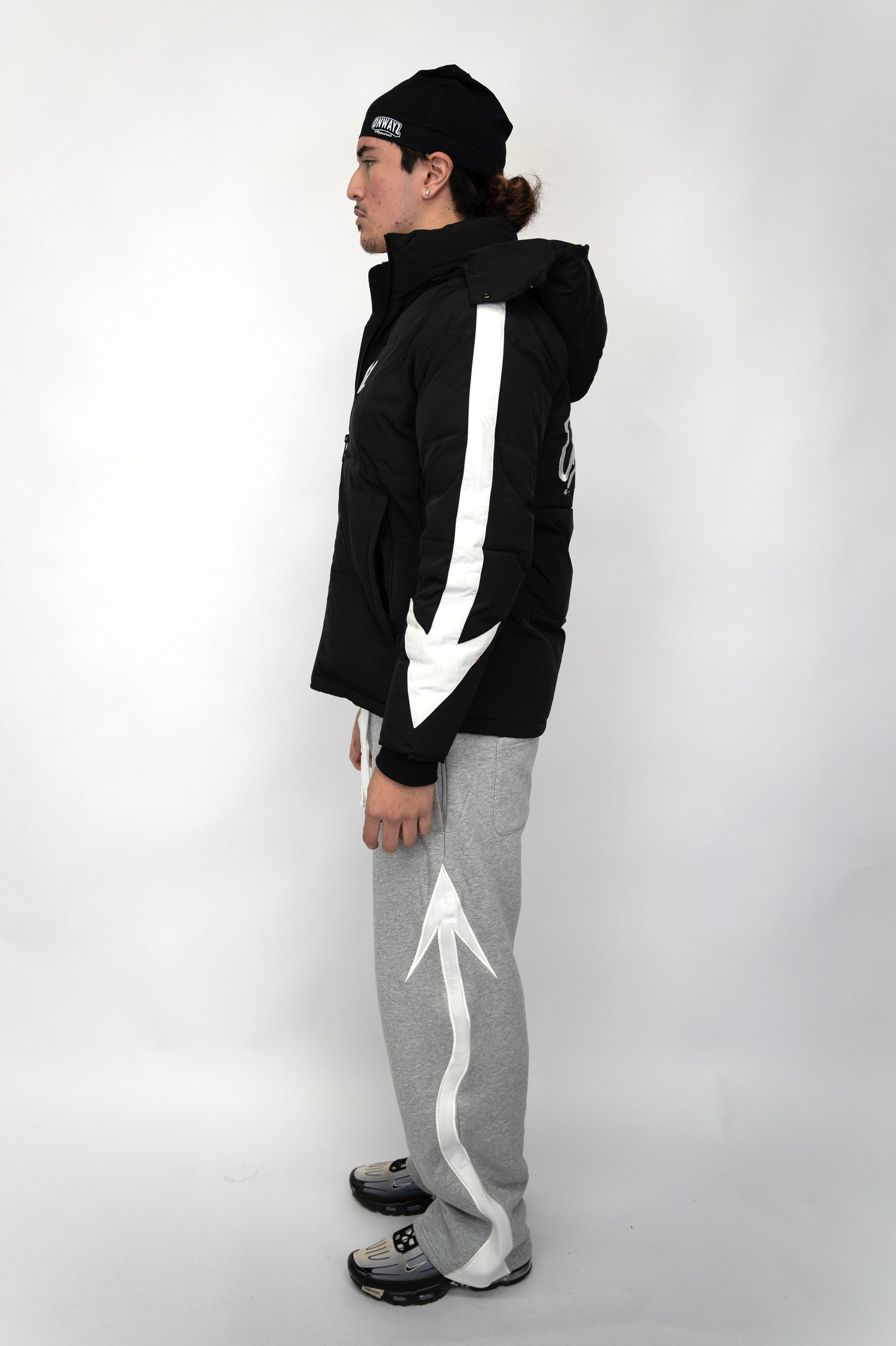 Arrow Puffer Jacket - Black