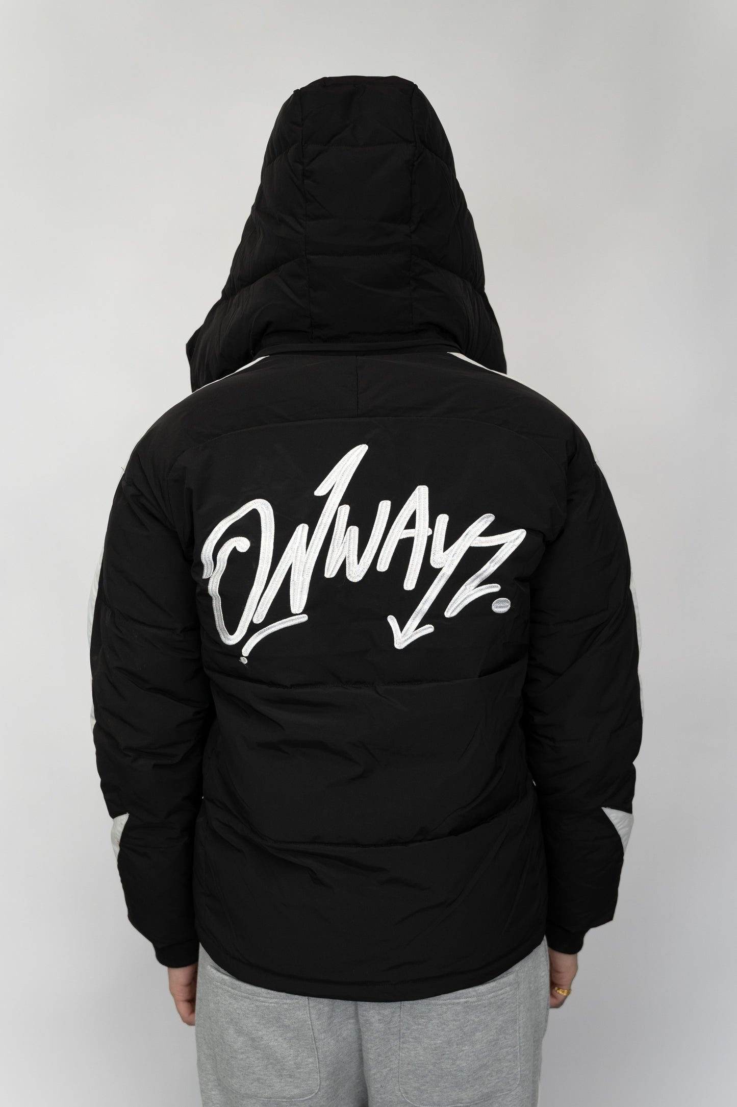 Arrow Puffer Jacket - Black