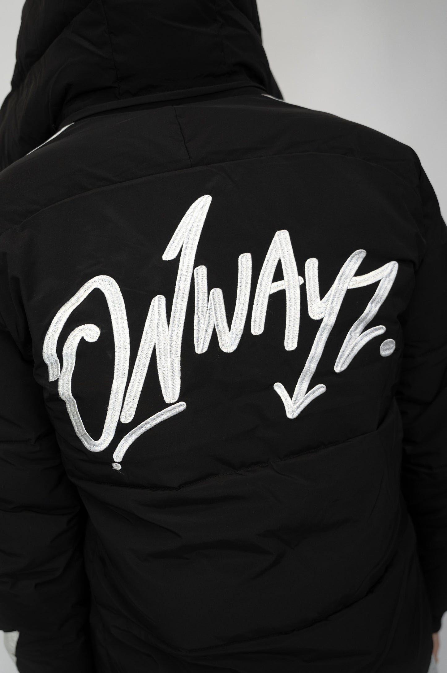 Arrow Puffer Jacket - Black