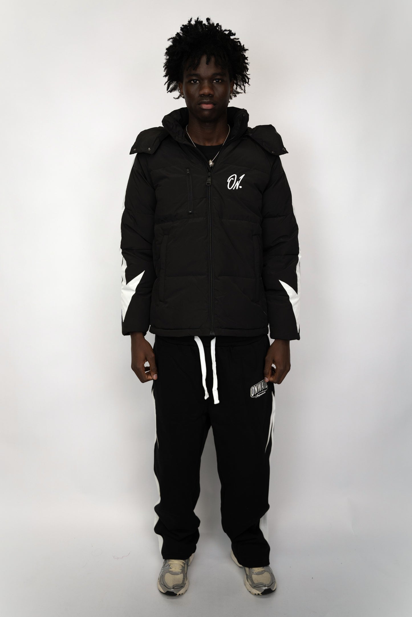 Arrow Puffer Jacket - Black