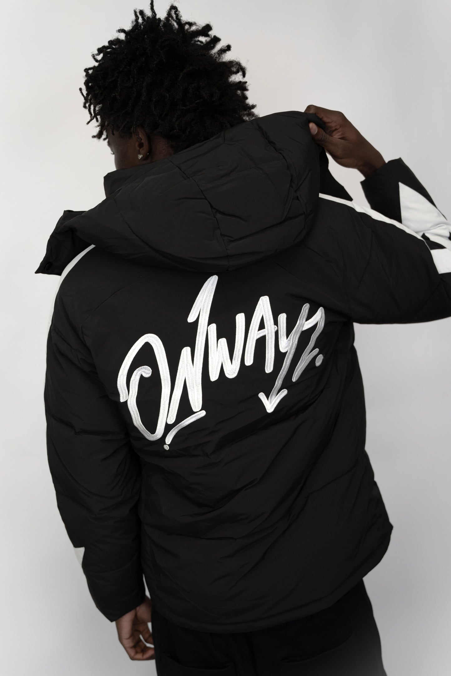 Arrow Puffer Jacket - Black