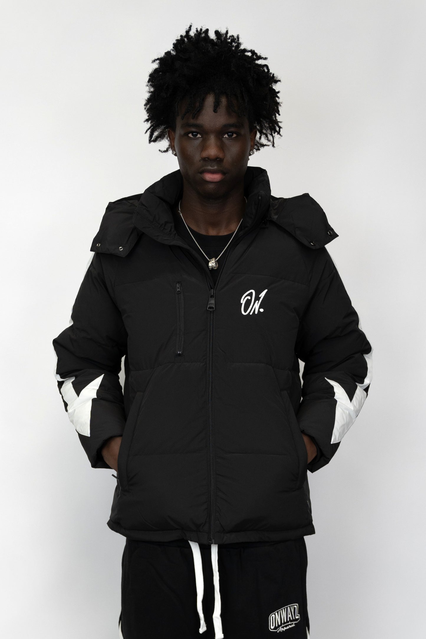 Arrow Puffer Jacket - Black