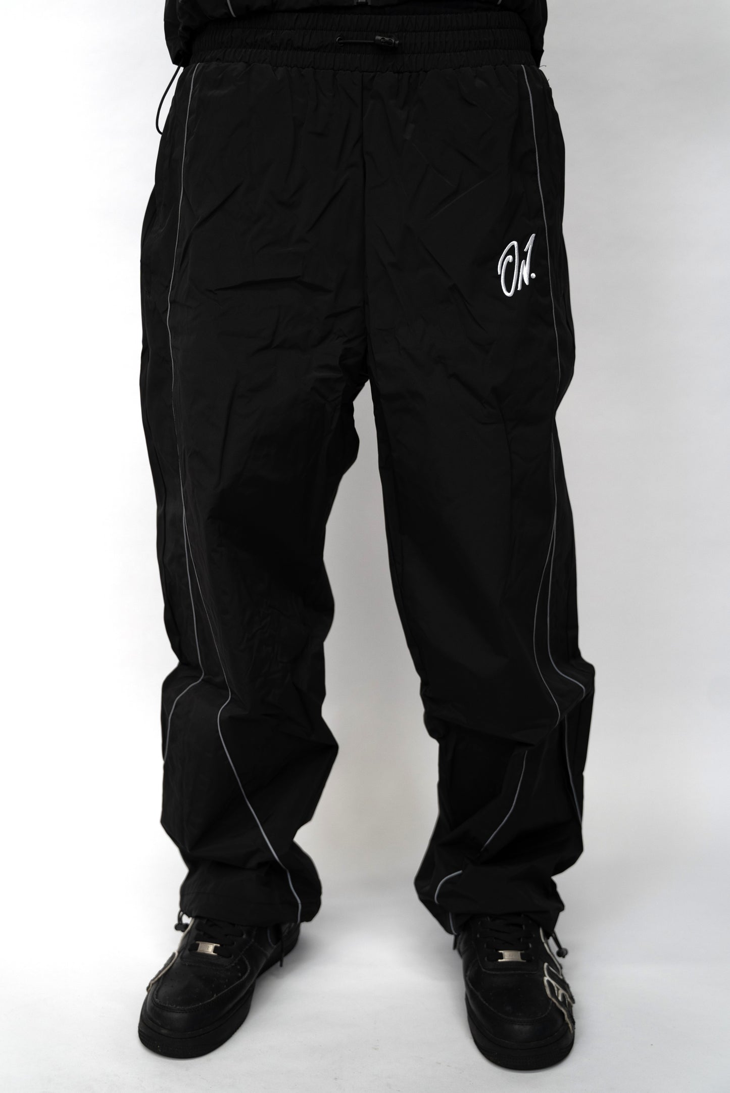 Arrow Windbreaker Pants - Black