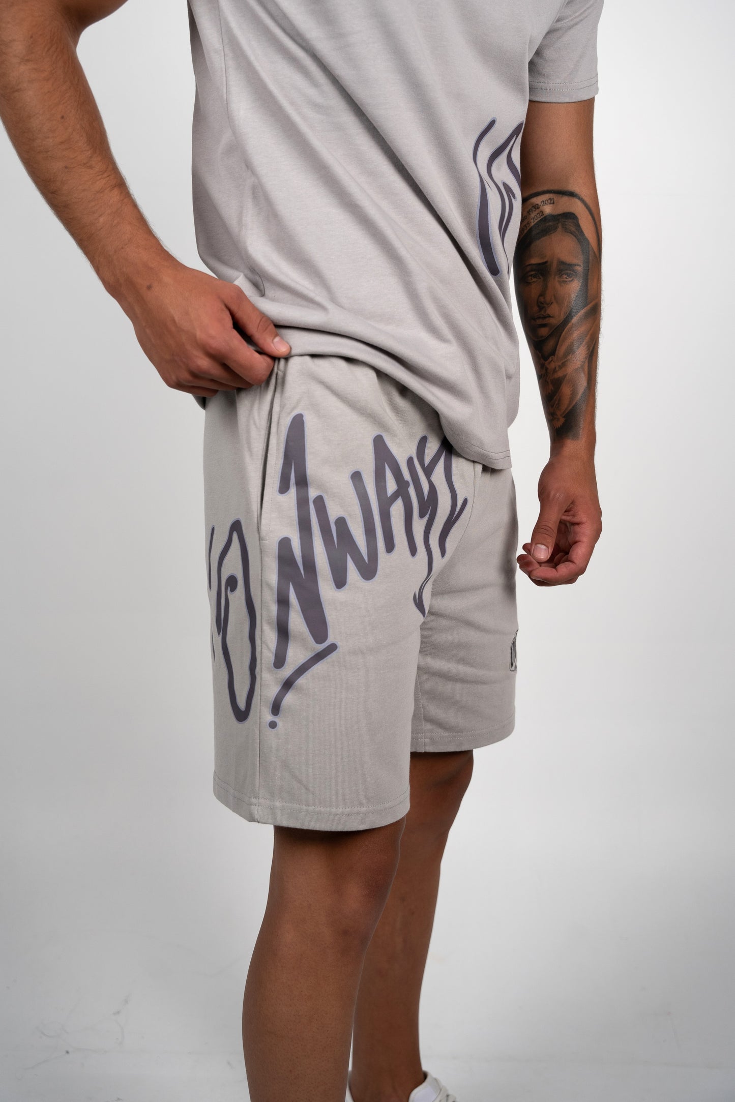 Signature Script Shorts - Grey