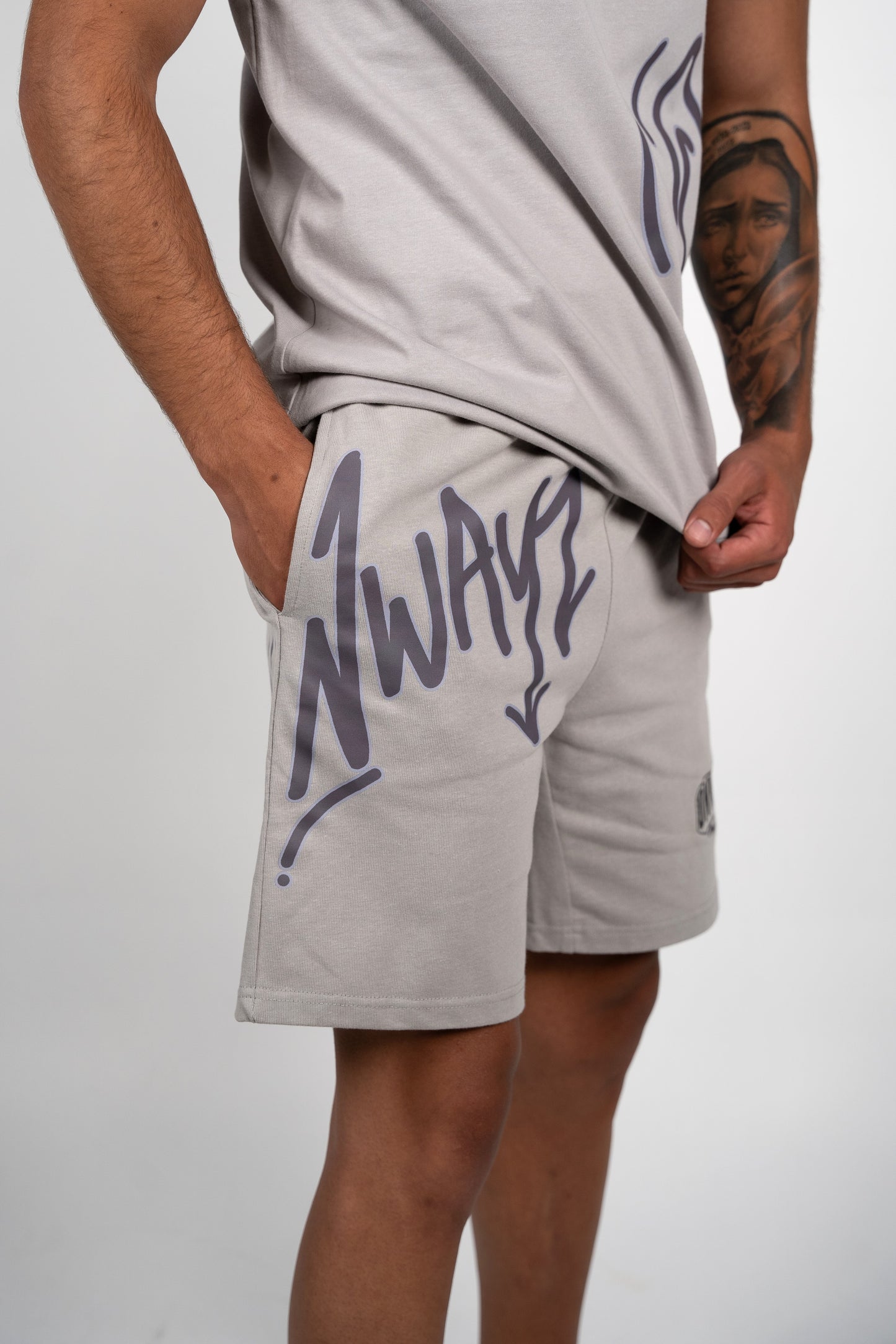 Signature Script Shorts - Grey